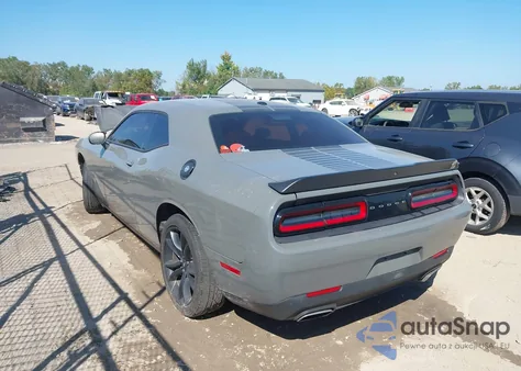 2017 Dodge Challenger Sxt z USA, uszkodzony, nr VIN 2C3CDZAG3HH519086